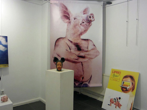 Vista da exposición o Porco é un Icono.